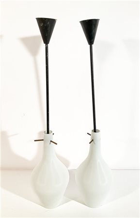 Coppia di lampade in metallo verniciato nero con diffusore in vetro incamiciato