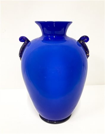 Manifattura di Murano Vaso a morise in vetro soffiato incamiciato blu con applic