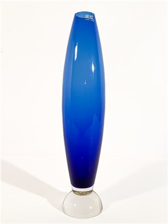 Ivan Baj Vaso in vetro soffiato blu trasparente con base incolore incollata. Ese