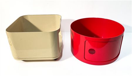 Anna Castelli Ferrieri Due parti di mobiletti in ABS bianco e rosso. Produzione