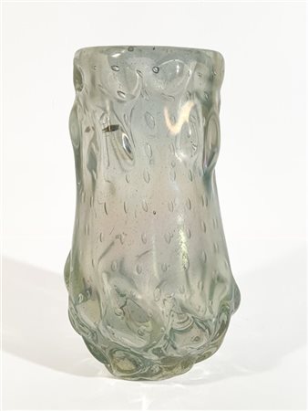Seguso Vetri d'Arte Vaso in vetro soffiato incolore fortemente iridato con inclu