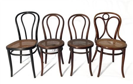 Thonet e altre manifatture
Quattro diverse sedie in faggio curvato al vapore e