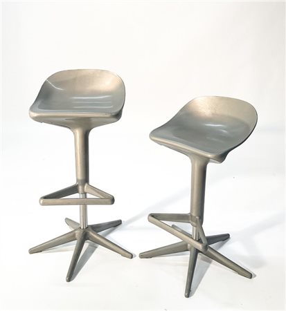 Antonio Citterio (1950) e Toan Nguyen (1969) Coppia di sgabelli modello "Spoon".