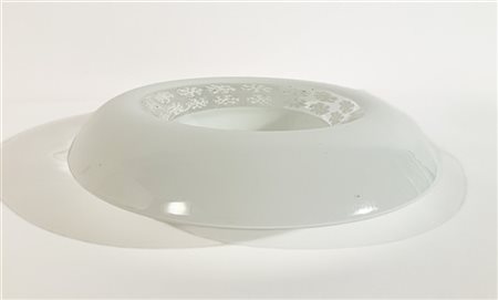 Manifattura di Murano Centrotavola in vetro incamiciato lattimo con fascia a mur