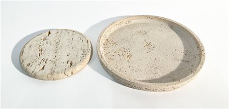 Up & Up due piatti in travertino. (d max cm 30)