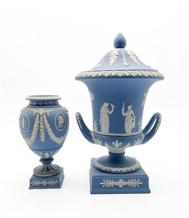 Manifattura di Wedgwood, secolo XX. Lotto composto da una potiche biansata con