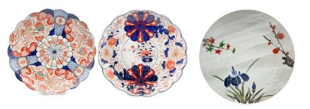 Lotto composto da due piatti in porcellana a decoro Imari, unito ad uno decorat