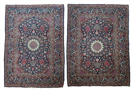 Coppia di tappeti gemelli Keshan Dabir, secolo XX. Decoro con medaglione di tip