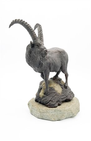 Corrado Gambotti "Stambecco" 
scultura in bronzo con inserti in resina, dorature