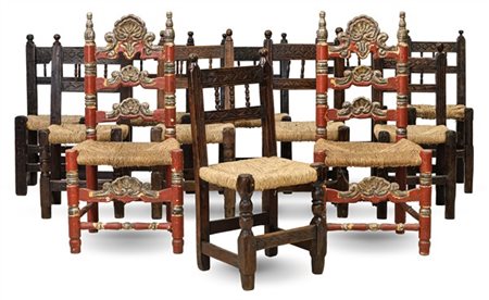 Lotto composto da dieci sedie in legno con cartelle incise unite a coppia di se