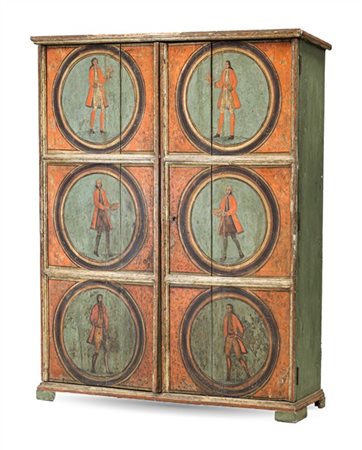 Armadio a due ante in legno dipinto e dorato a mecca, fronte con pannellature d