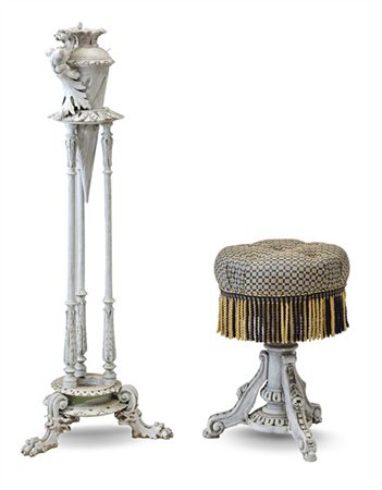Lotto composto da uno sgabello da pianoforte (h cm 53) e un'alzata con vaso in