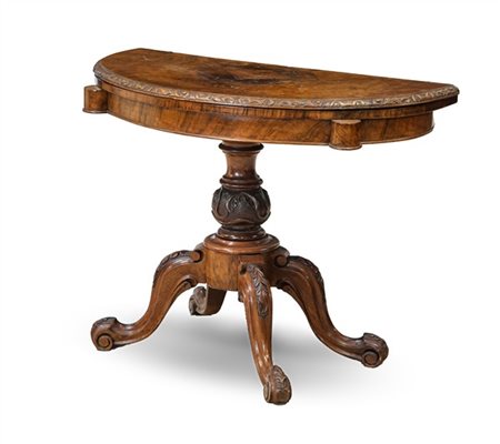 Tavolino da gioco con piano a mezza luna ribaltabile celante panno verde, gamba