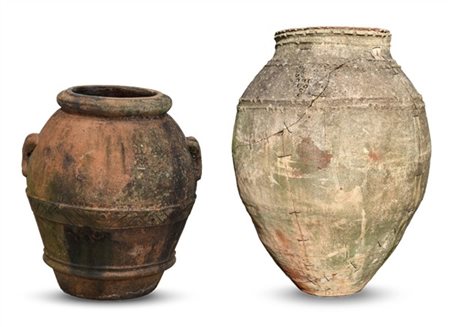 Lotto composto da due orci da giardino in terracotta (h cm 73 e h 110) (difetti