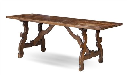 Tavolo fratino in noce con gambe a lira e traverse di raccordo sagomate (cm 201