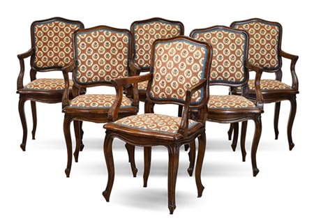 Gruppo di sei sedie con braccioli in stile settecentesco, profili scanalati, se