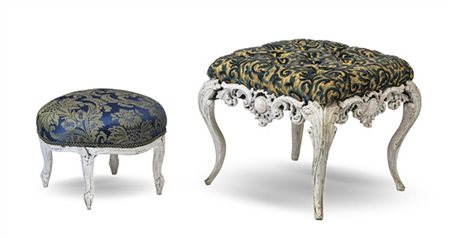 Lotto composto da un panchetto e un poggiapiedi in legno intagliato e laccato b