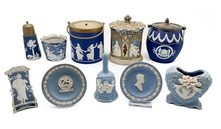 Lotto composto da numerosi oggetti di diversa forma e uso di Wedgwood e nello s