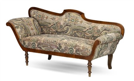 Dormeuse in noce con schienale sagomato e gambe tornite. Secolo XIX. Rivestimen