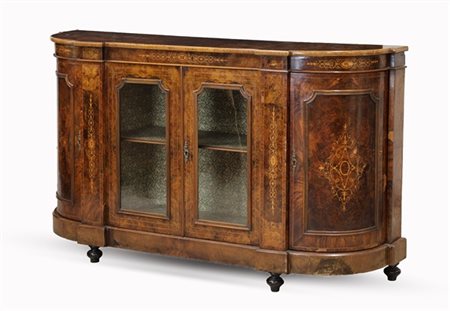 Credenza impiallacciata in raidca di legni vari a quattro ante di cui quelle ce
