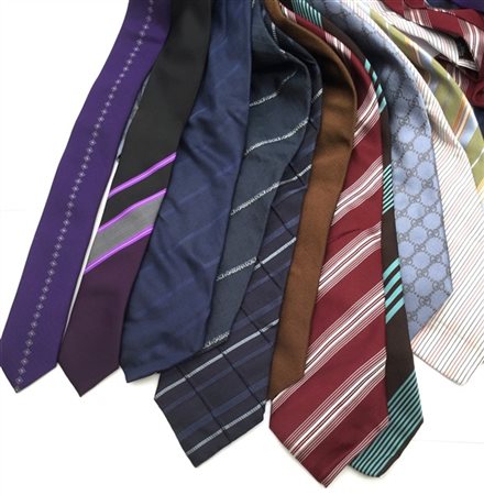 DOLCE & GABBANA, GUCCI, ARMANI, DSQUARED, ETC.
Lotto di undici cravatte in dive