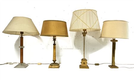 Lotto composto da quattro lampade d'appoggio con paralumi di cui due con fusto