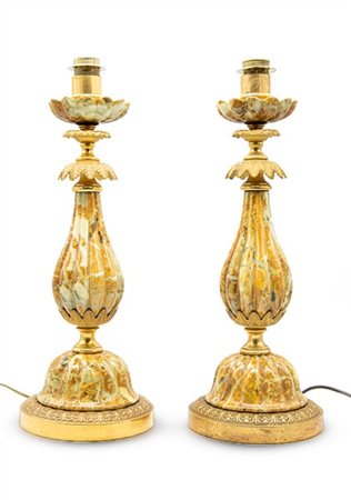 Coppia di basi per lampada da tavolo con fusto e bobeche costolati in ceramica