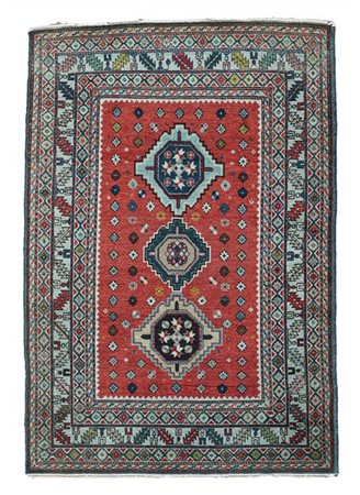 Tappeto Shirwan, Caucaso, seconda metÃ  secolo XX. Decoro con tre medaglioni rom