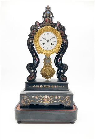 Schilbach&Muller a Trieste. 
Pendola da appoggio in legno ebanizzato con cassa