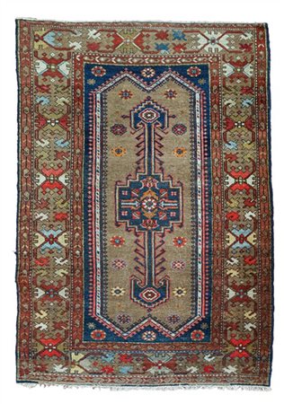 Tappeto Hamadan, Persia, inizio secolo XX. Decoro con medaglione stilizzato e l