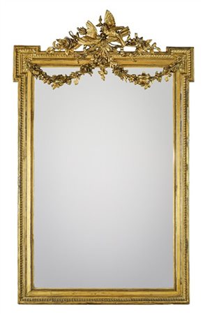 Grande specchiera con cornice in legno intagliato e dorato di forma rettangolar