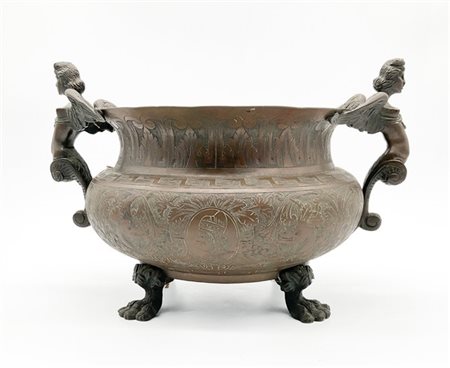 Braciere in rame inciso con decoro a volute fogliate, piedi a zampe ferine ed a