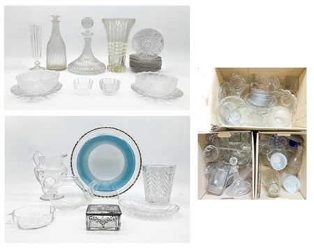 Tre cartoni contenenti numerosi oggetti in vetro di differente uso ed epoca (di