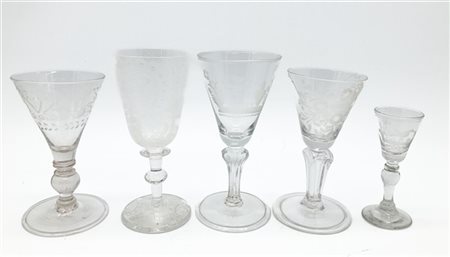 Manifatture diverse, secolo XVIII. Gruppo di cinque calici in vetro soffiato e