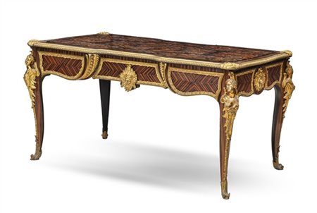 Scrivania diplomatica impiallacciata e intarsiata in legni di varie essenze, pi