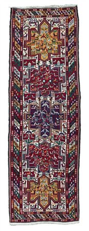 Tappeto passatoia, Persia, secolo XX. Realizzato con la tecnica Sumak. Decoro c