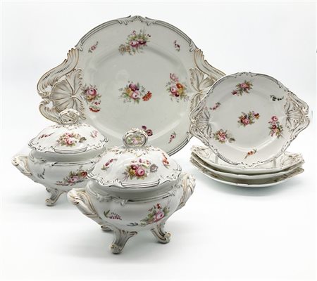 Manifattura del secolo XIX. Lotto composto da due salsiere biansate con coperch