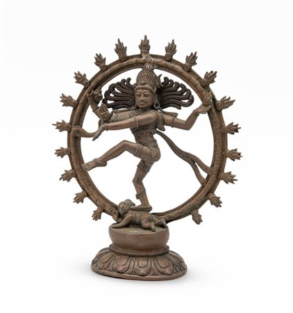 Scultura in bronzo raffigurante Shiva Nataraja, il "Re della Danza". India, sec