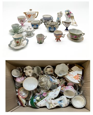 Cartone contenente numerosissime tazze con piattini ed altri oggetti in porcell
