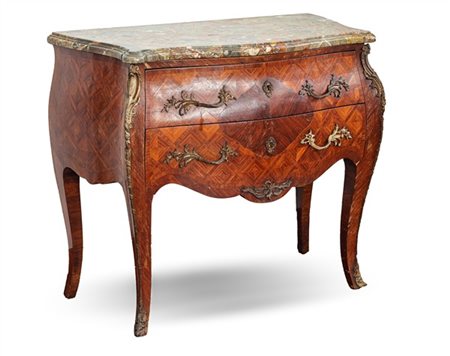 Commode in stile Luigi XV di forma bombata, impiallacciata e intarsiata in legn