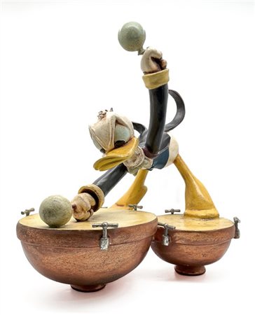 Paperino Suonatore di tamburi in resina policroma. Marcato "© DISNEY" alla base