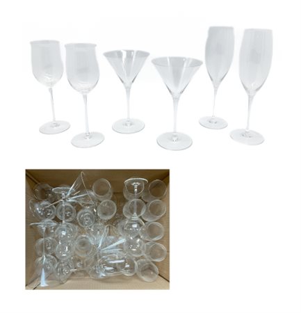 Manifatture diverse, secolo XX. Lotto composto da numerosi bicchieri in cristal