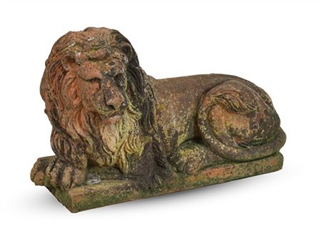 Scultura da giardino in terracotta raffigurante leone assiso (cm 63x40x24 circa