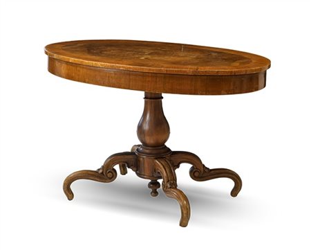 Tavolino da centro lastronato in noce e radica di noce con piano ovale, fusto t