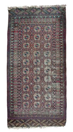 Tappeto Boukhara, Pakistan, inizio secolo XX. Decoro con tre file di Gul su cam