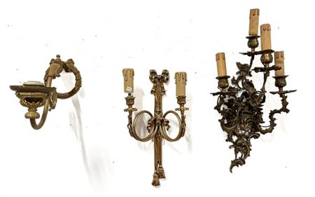 Cartone contenente tre coppie di applique in metallo dorato di diversa forma e