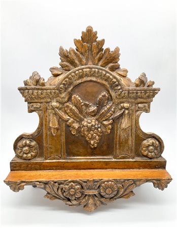 Leggio da appoggio in legno intagliato e dorato a mecca con fronte decorato a g