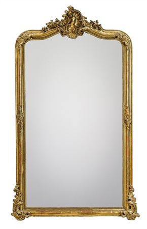 Caminiera in legno intagliato e dorato con bordure scanalate e perlinate, cimas