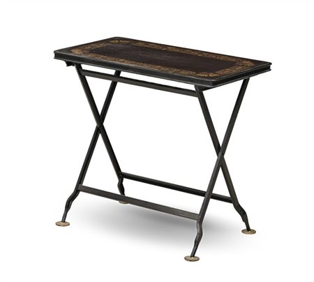 Tavolino pieghevole in ferro dipinto con piano decorato in oro a motivi zoomorf