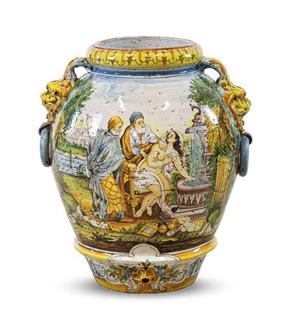 Grande orcio biansato in maiolica dipinta in policromia con fronte decorato a p